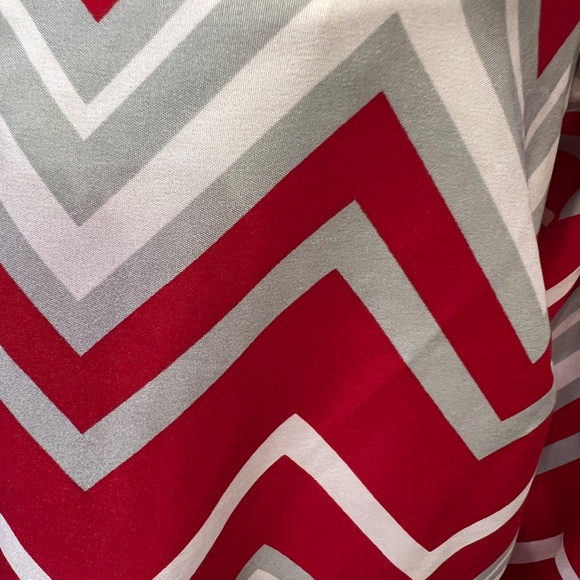 LADIESWOMEN'S LADIES PLUS SIZE 1X RED GRAY WHITE CHEVRON PRINT TOP SHIRT BLOUSE - Picture 5 of 8